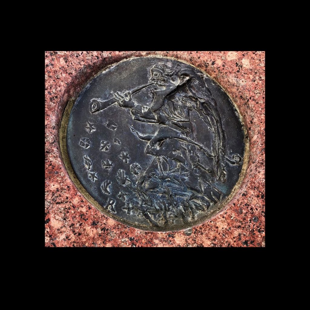 Gydytojo Antano Vitkaus antkapis. Granitas H – 70 cm. Vienpusis medalis, bronza, 16,5 cm. 2005 m. Naujosios Palangos kapinės